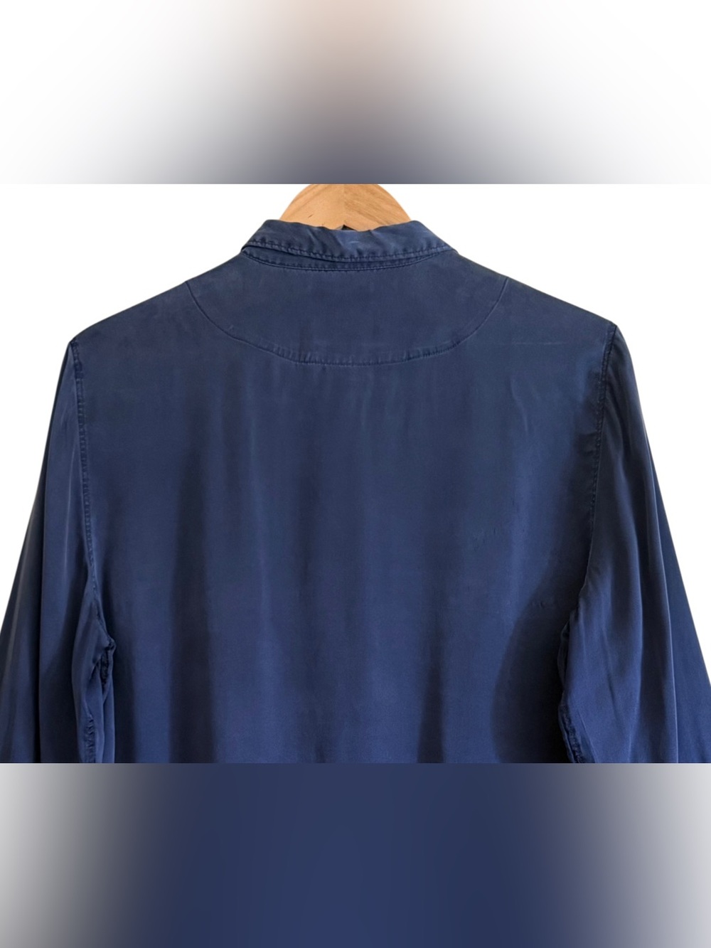 J. Crew 100% Silk Preppy Business Casual Lightweight Chic Button Down Shirt 14 - Picture 7 of 10